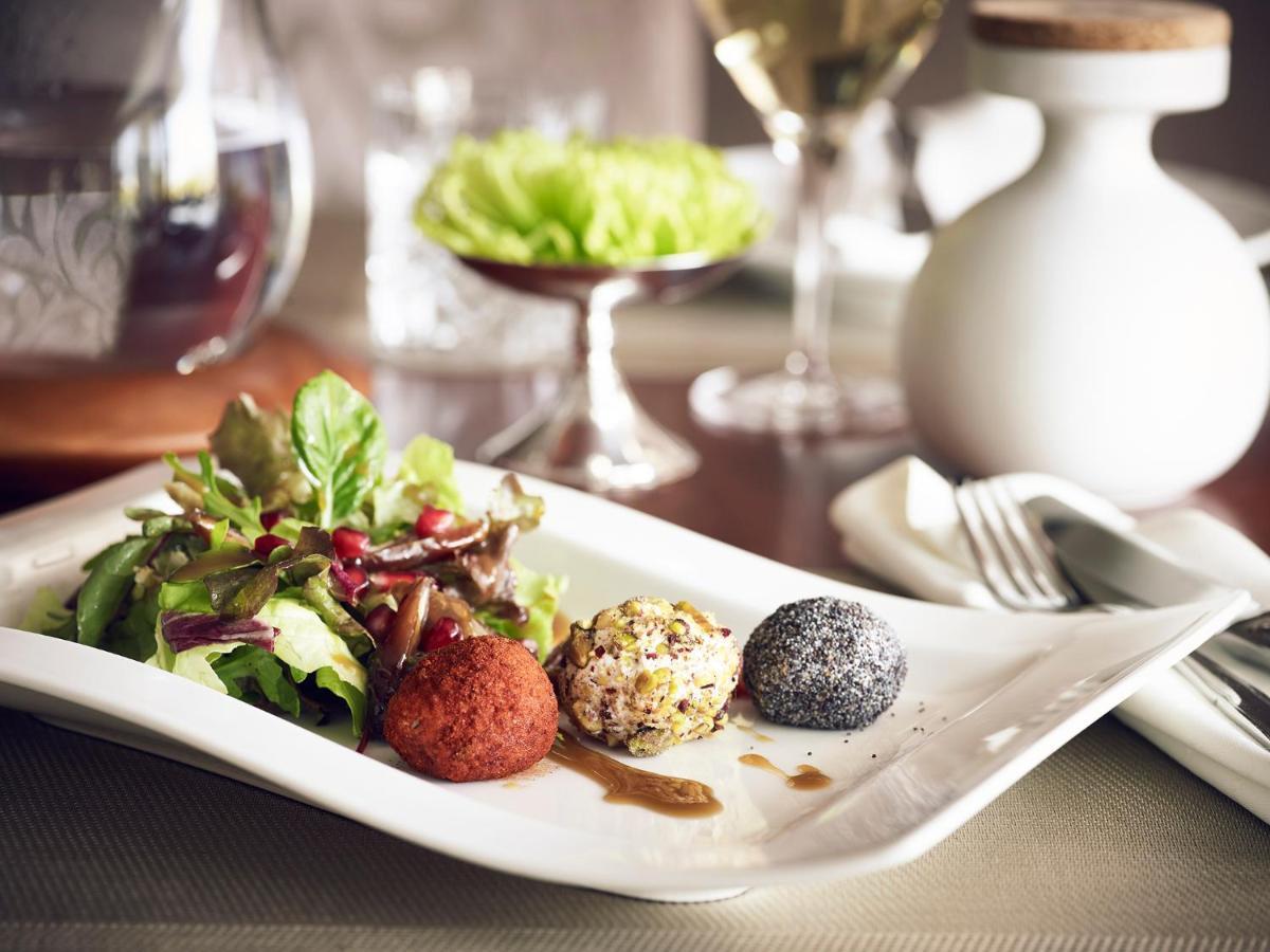 Hotel Du Lac Congress Center & Spa Ιωάννινα Εξωτερικό φωτογραφία A plate of canapés